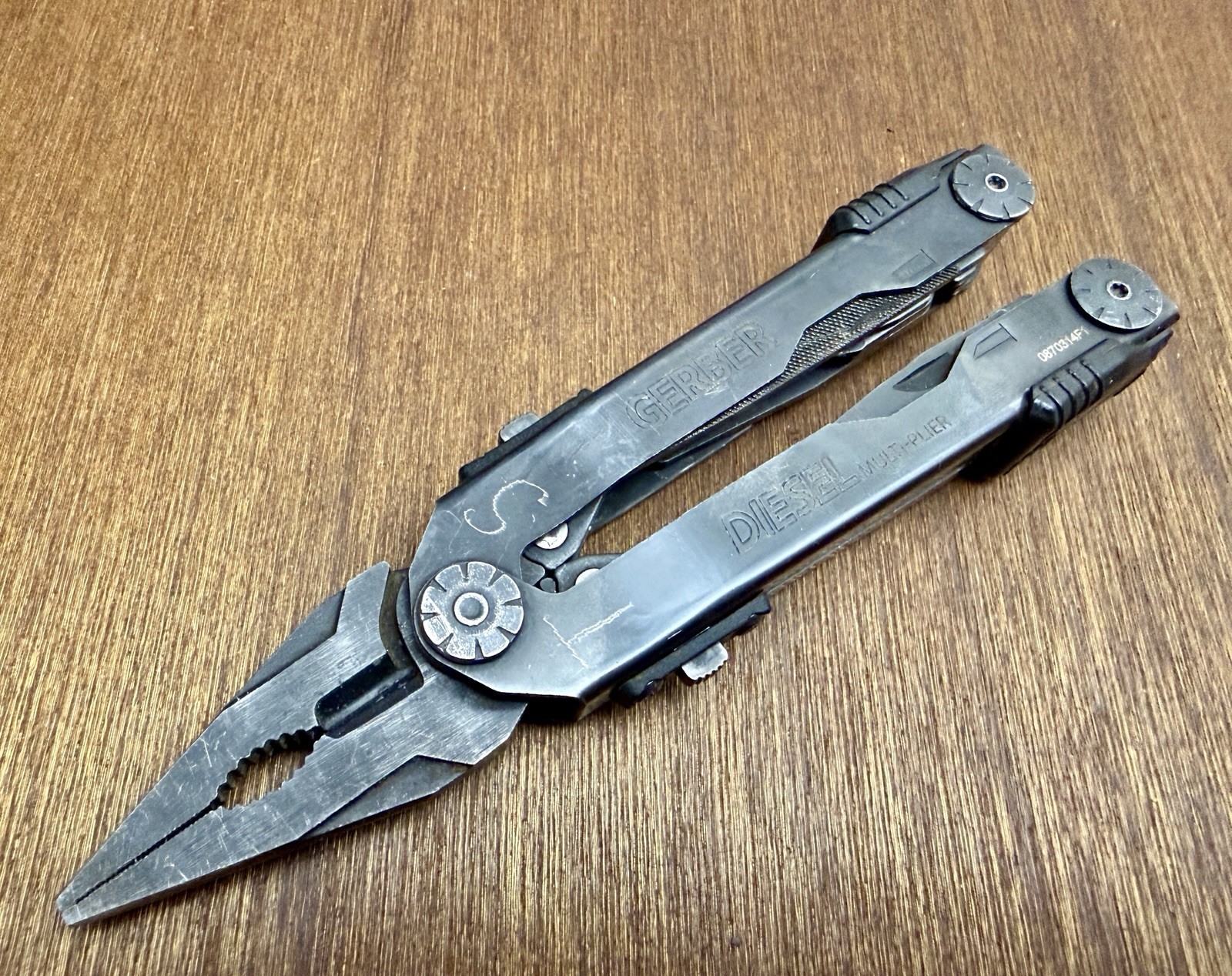 Gerber Diesel Multitool w/sheath, blemishes on handles.