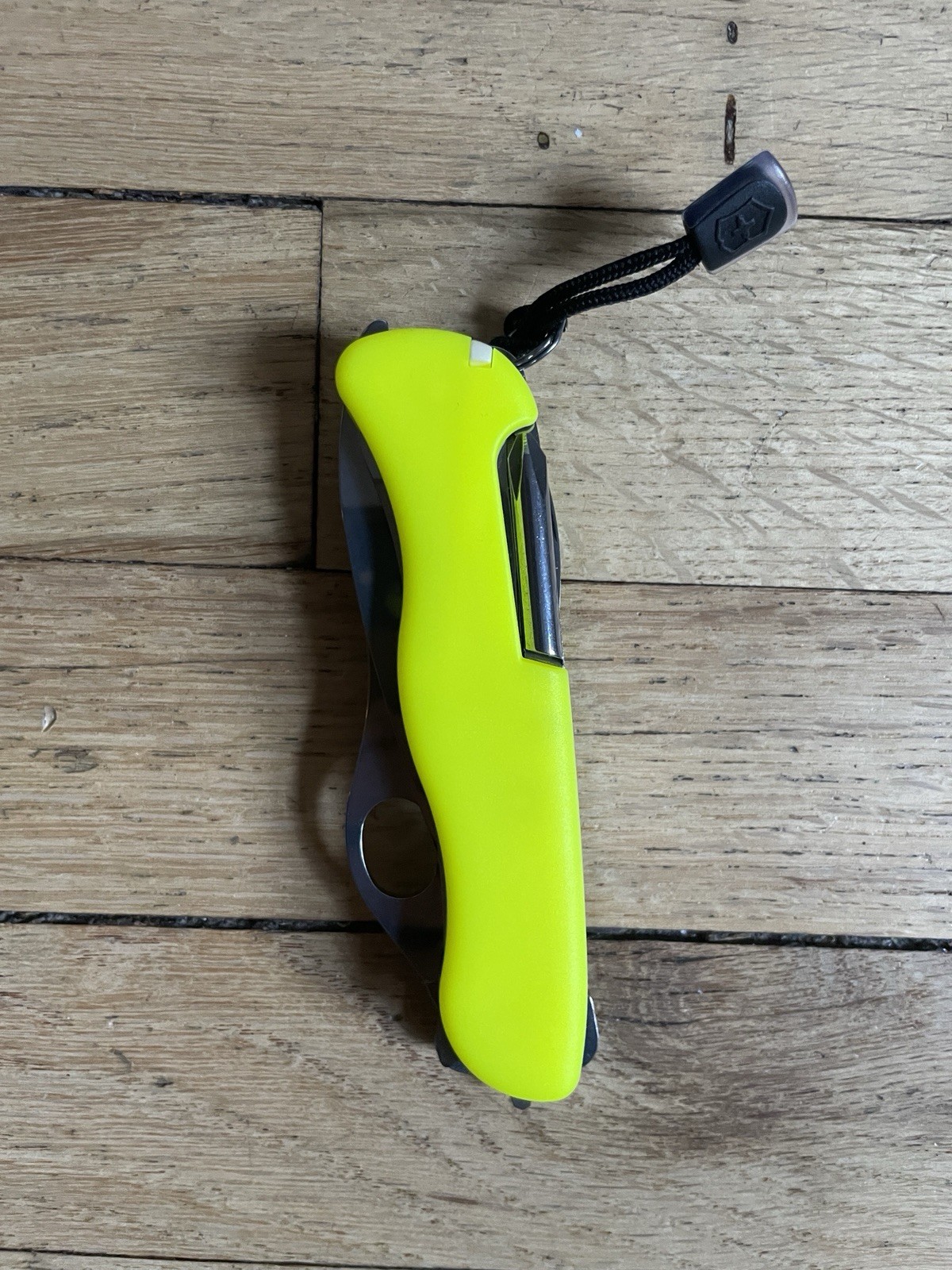 Victorinox Rescue Tool Glow In the Dark Neon Swiss Army knife, 0.8623.MWN, NIB