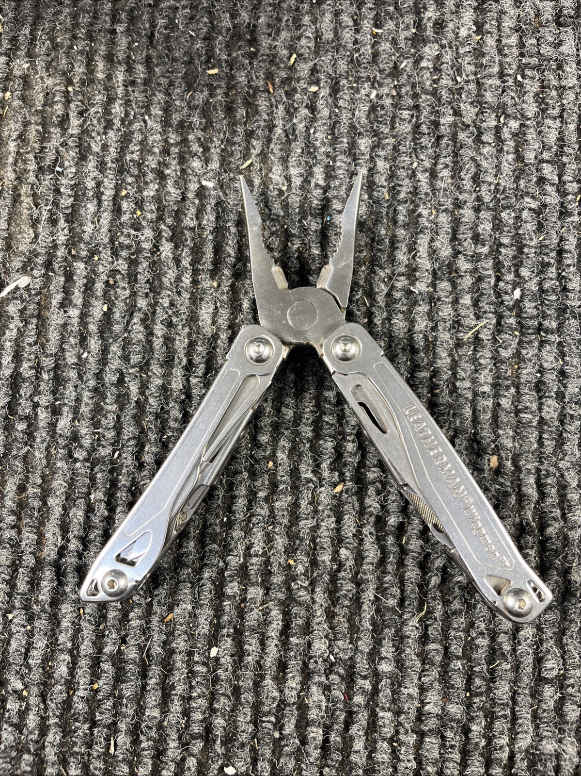Leatherman Wingman Multitool with 14 tools Needle Nose pliers, wire cutter (035)