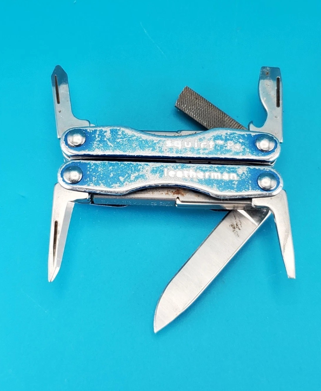 Leatherman Squirt P4 Multi-Tool, Key Ring, Retired, BLUE! *BROKEN NAIL FILE*