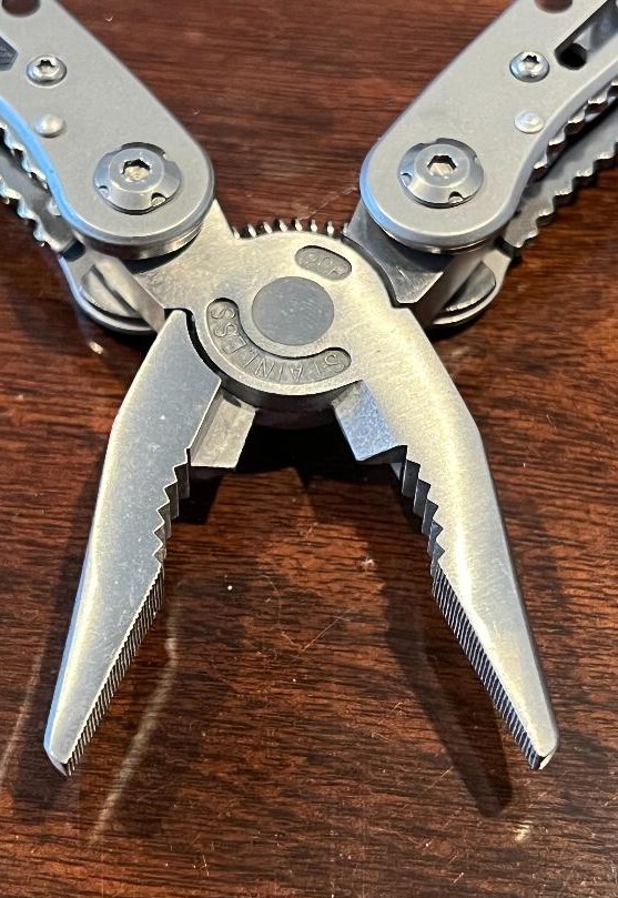 High Quality Multi Tool Pliers 24 in 1 portable (multitool pocketknife knife)