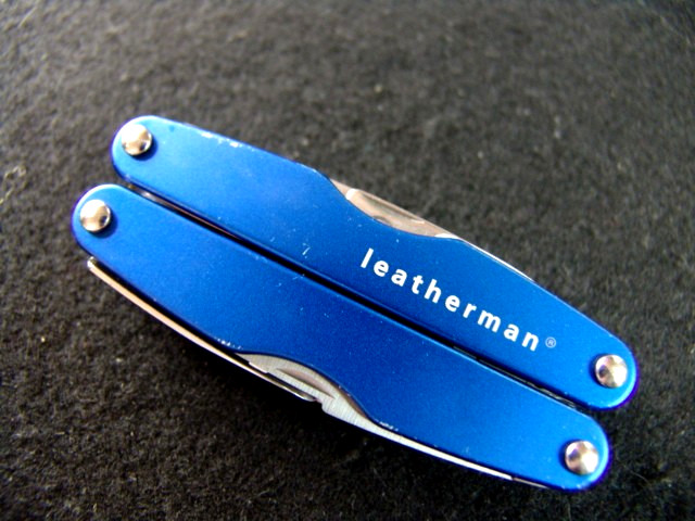 LEATHERMAN- -JUICE CS4 –DISCONTINUED–BLUE–MULTI TOOL–EXCELLENT