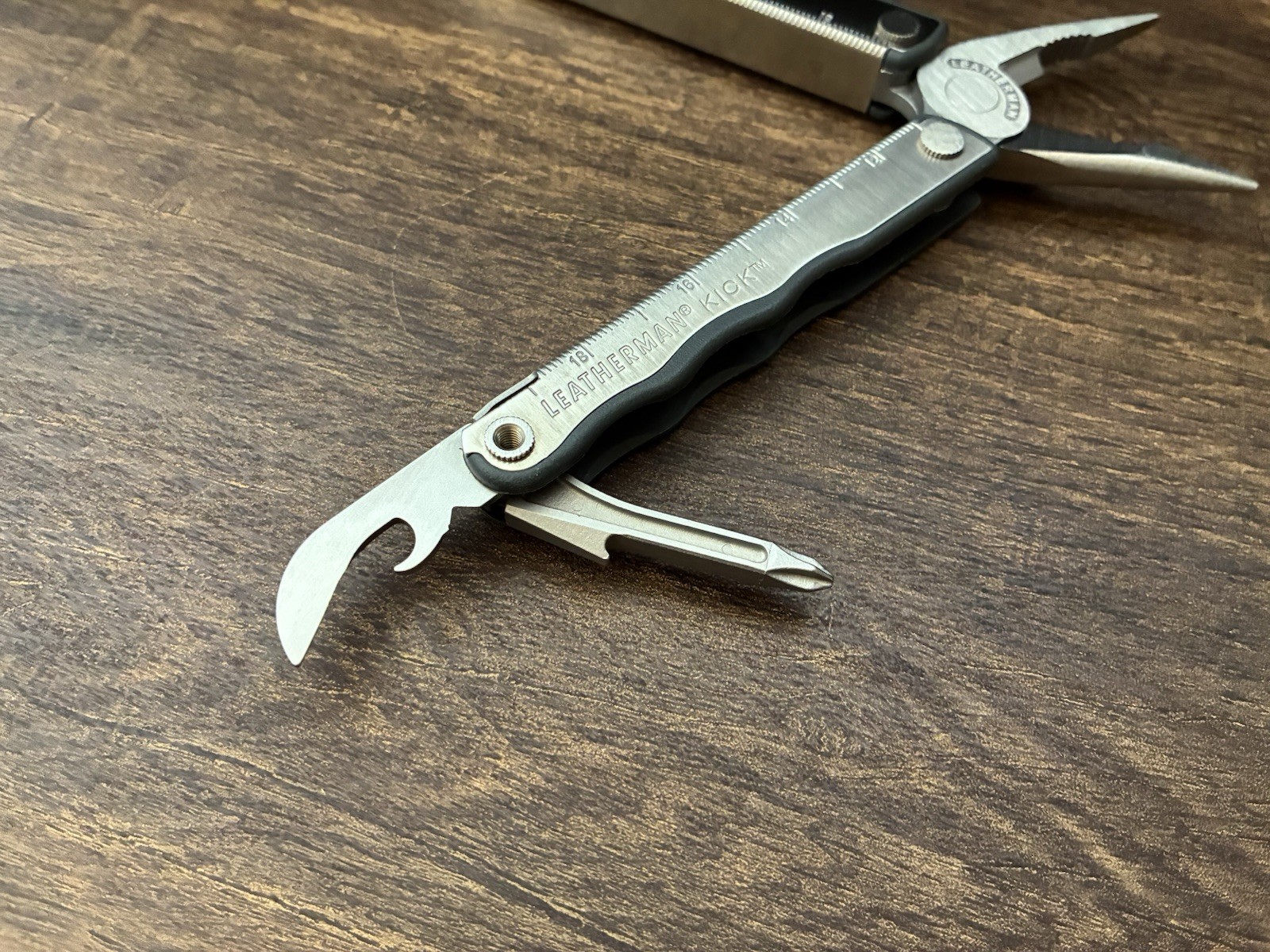 LEATHERMAN Kick Multi-Tool With Sheath