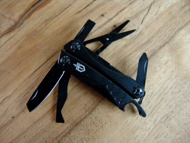 GERBER-CENTER DRIVE-MULTI PLIER-w/GERBER DIME-GERBER CASE-STAINLESS & BLK-EXCLNT