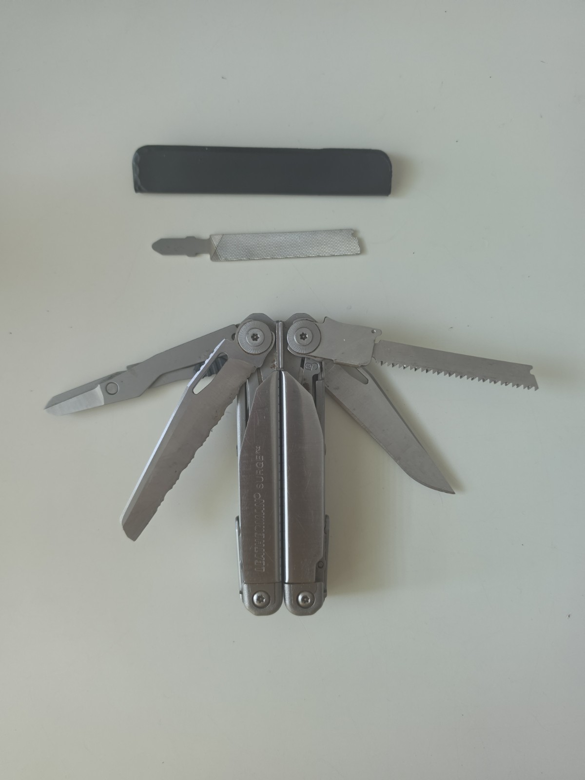 LEATHERMAN SURGE 19-In-1 Heavy Duty Multitool Locking Blade Xchanger