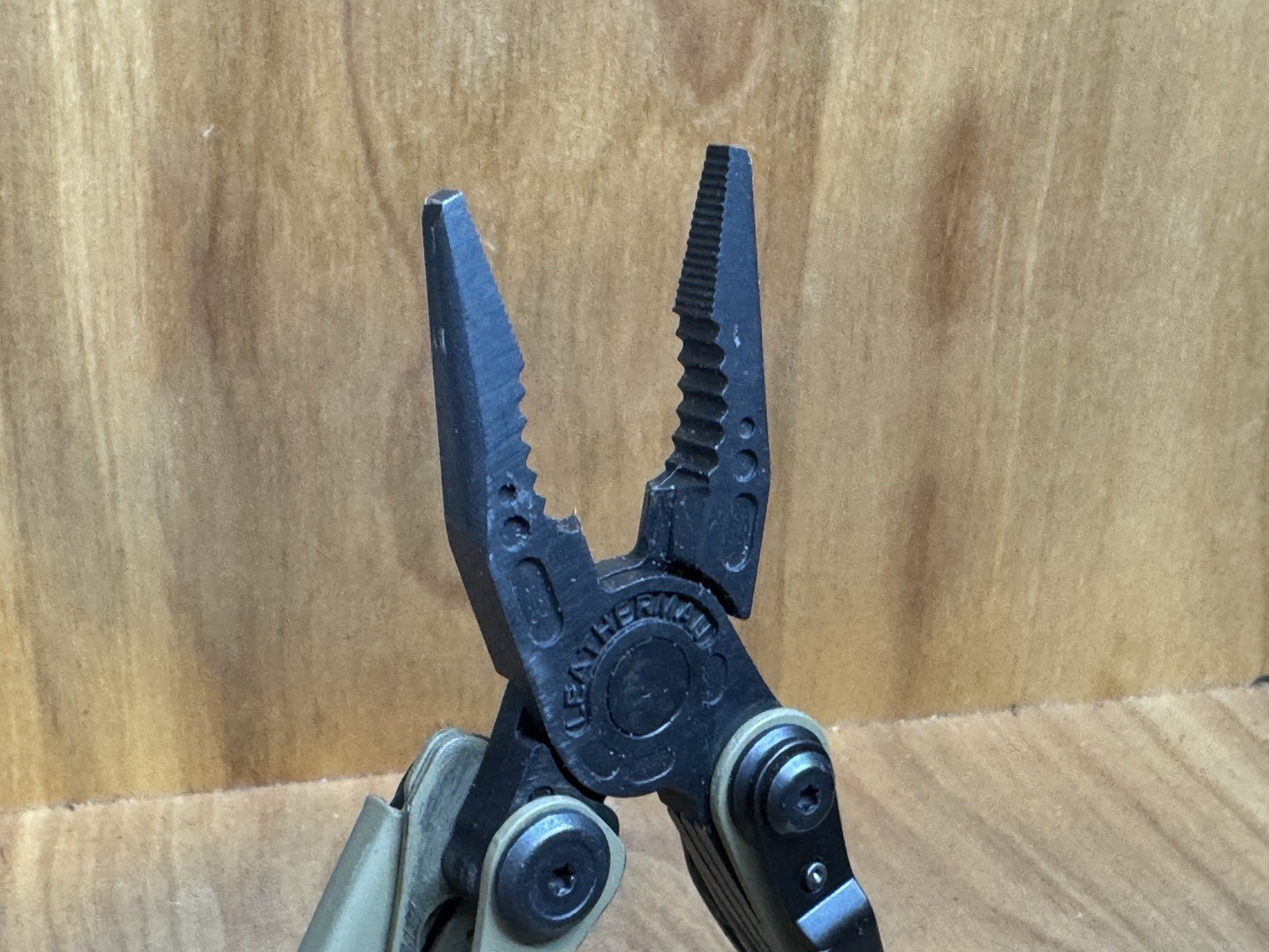 LEATHERMAN SKELETOOL Coyote/Black Multi Tool Combo Blade EXCELLENT!