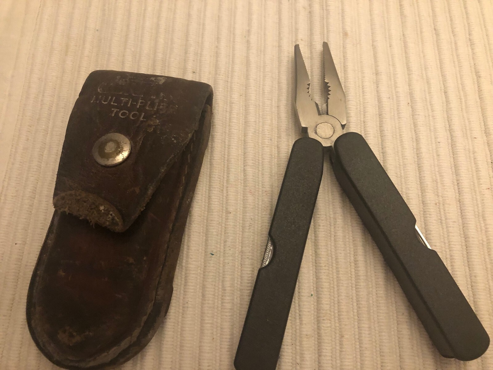 Handyman Club Of America- Folding Multi Tool