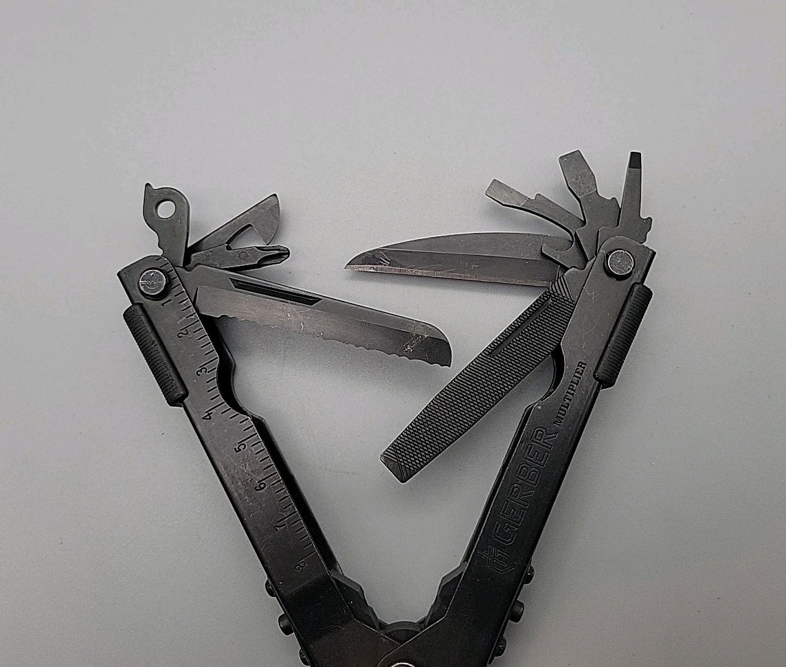 Gerber Multiplier MP600 Multi-Tool Black – Needle Nose Pliers – Carbide Cutters