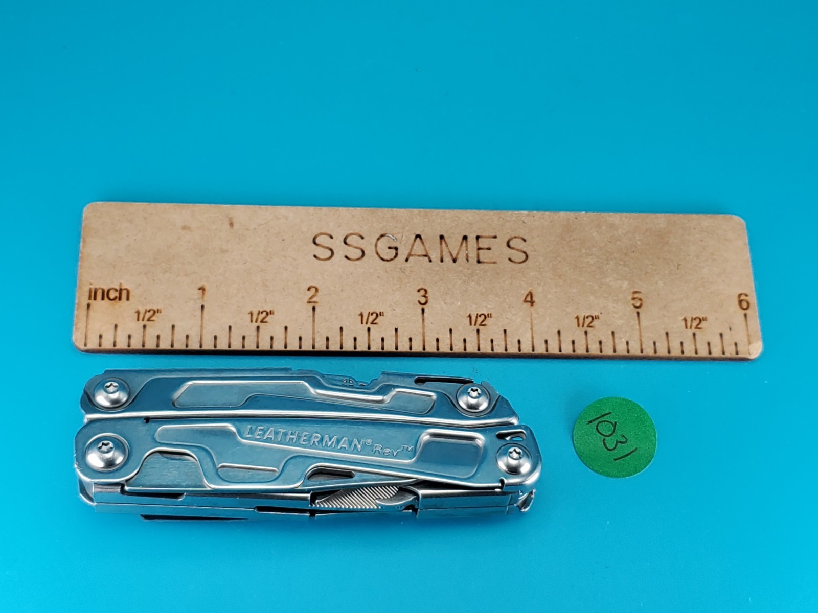 Leatherman Rev 3.8″ Multi-Tool, Stainless! *SOME RUST ON ITEM*