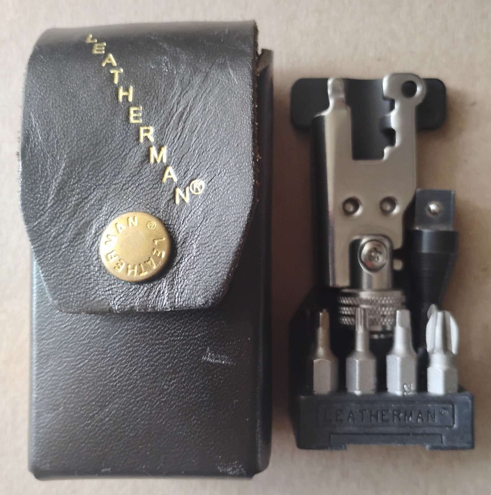LEATHERMAN TOOL ADAPTER WITH LEATHER CASE-8 BITS-INCLUDES 1/4 & 3/8 SOCKET DRIVE