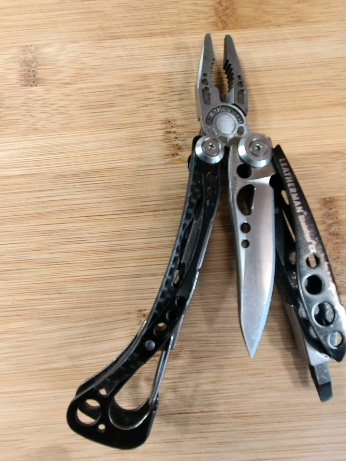 Leatherman Wave Black Oxide / Sheath/Leatherman Skeletool Cx Black Carbon Fiber