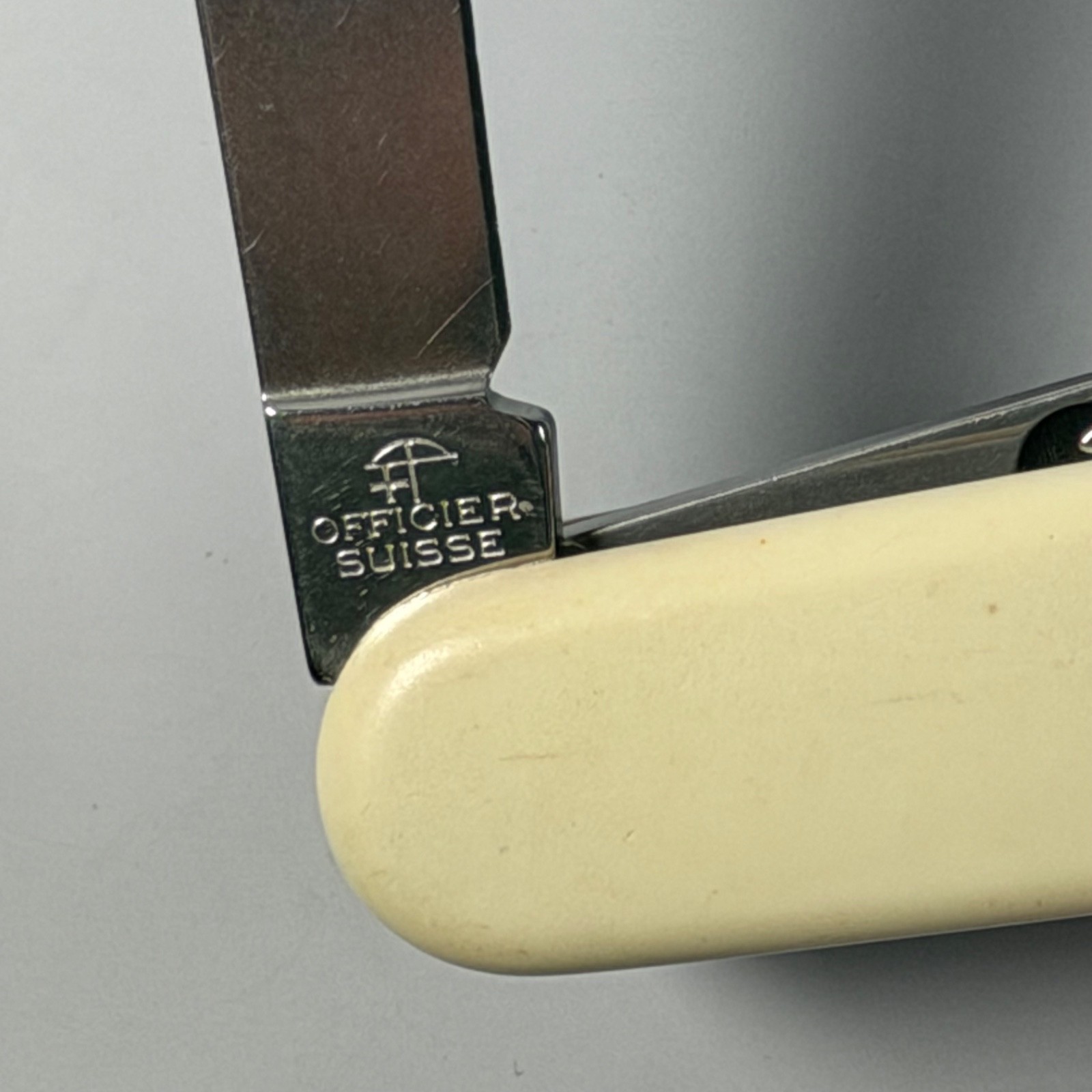 Vintage Victorinox Spartan Officier Suisse Bone White Nickle Shield
