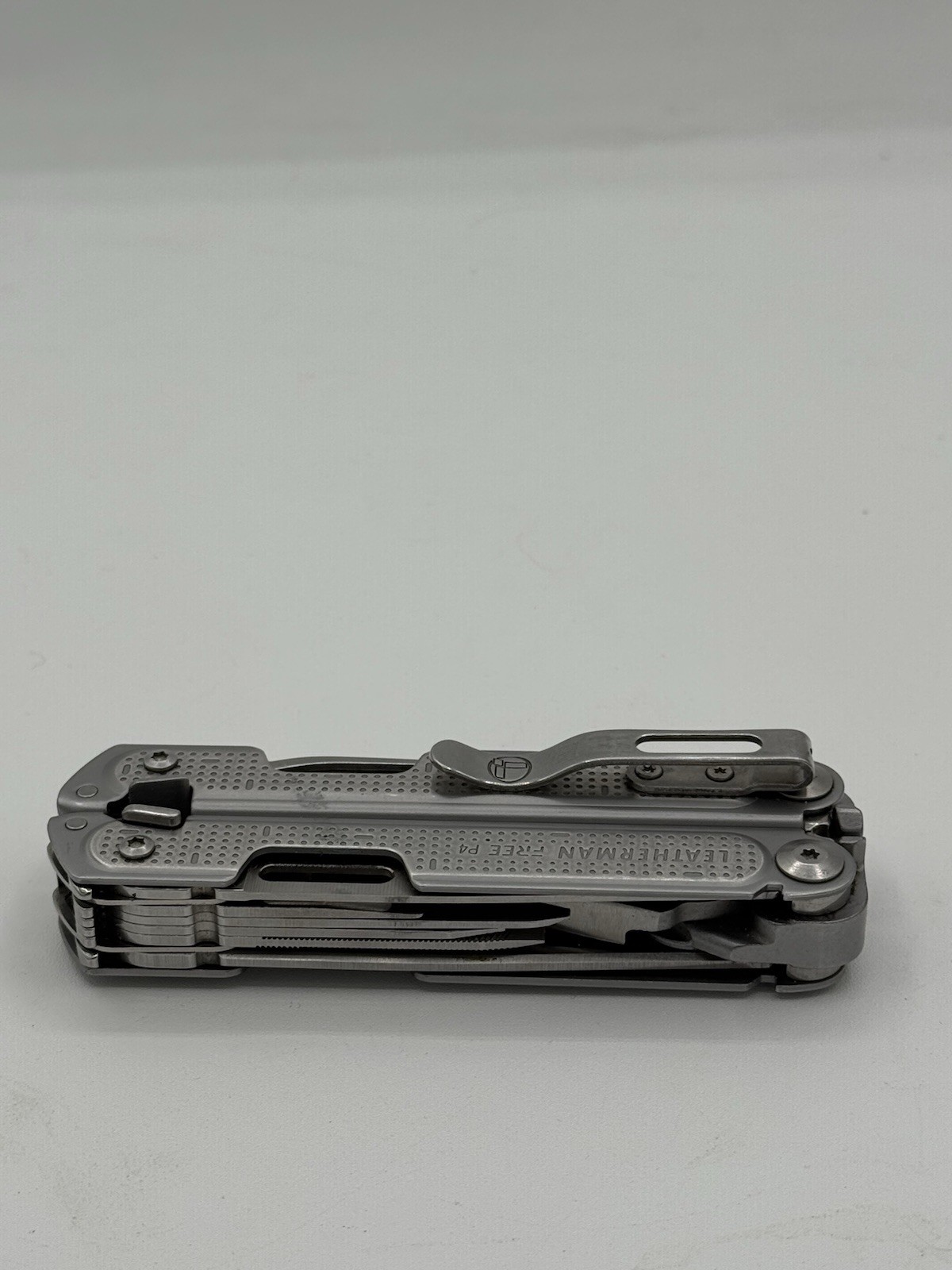 Leatherman FREE P4 Retired Multi Tool Pocket Clip Gray Sheath USA Stainless READ