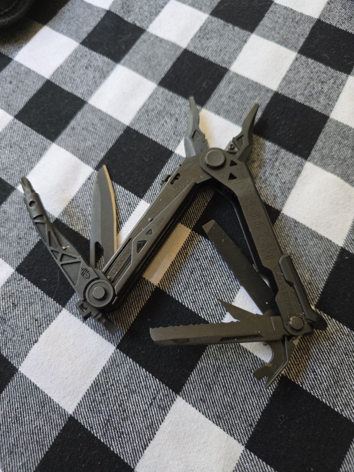 Gerber Center Drive Black Oxide Multi-Tool 8 Tool Pliers With Sheath