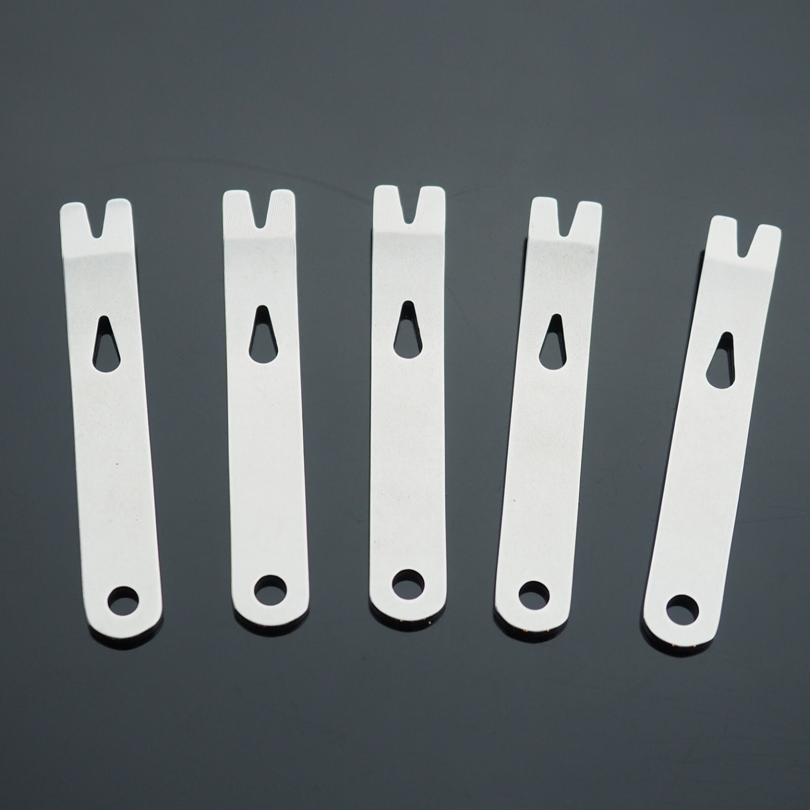 5 PCS Gear Mini Crowbar Pocket Pry Bar Keychain Multi Tool Survival Scraper EDC