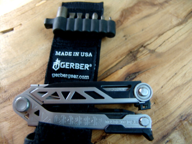 GERBER-CENTER DRIVE-MULTI PLIER-w/ BITS-GERBER CASE-STAINLESS & BLACK-NEAR MINT