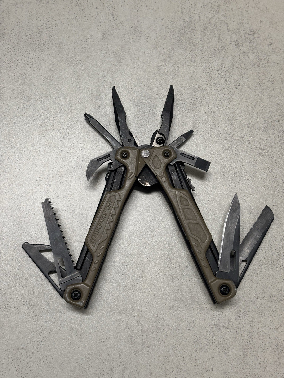 Leatherman OHT – Coyote w/ XL MOLLE Sheath – Brown
