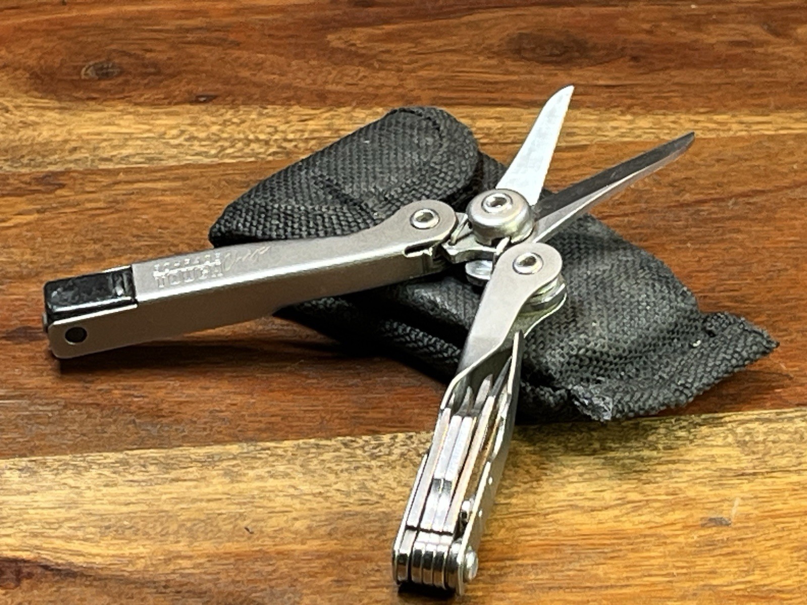 Schrade Black USA ST2 Multi-tool Tough Chip Compact / Mini Tool