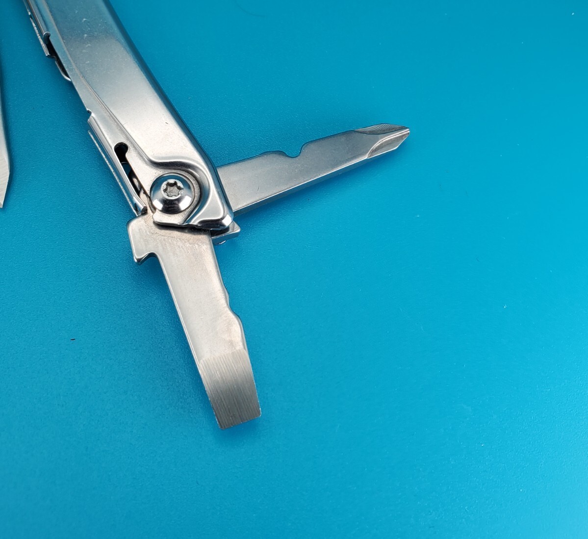 Leatherman Rev 3.8″ Multi-Tool, Stainless! NICE!