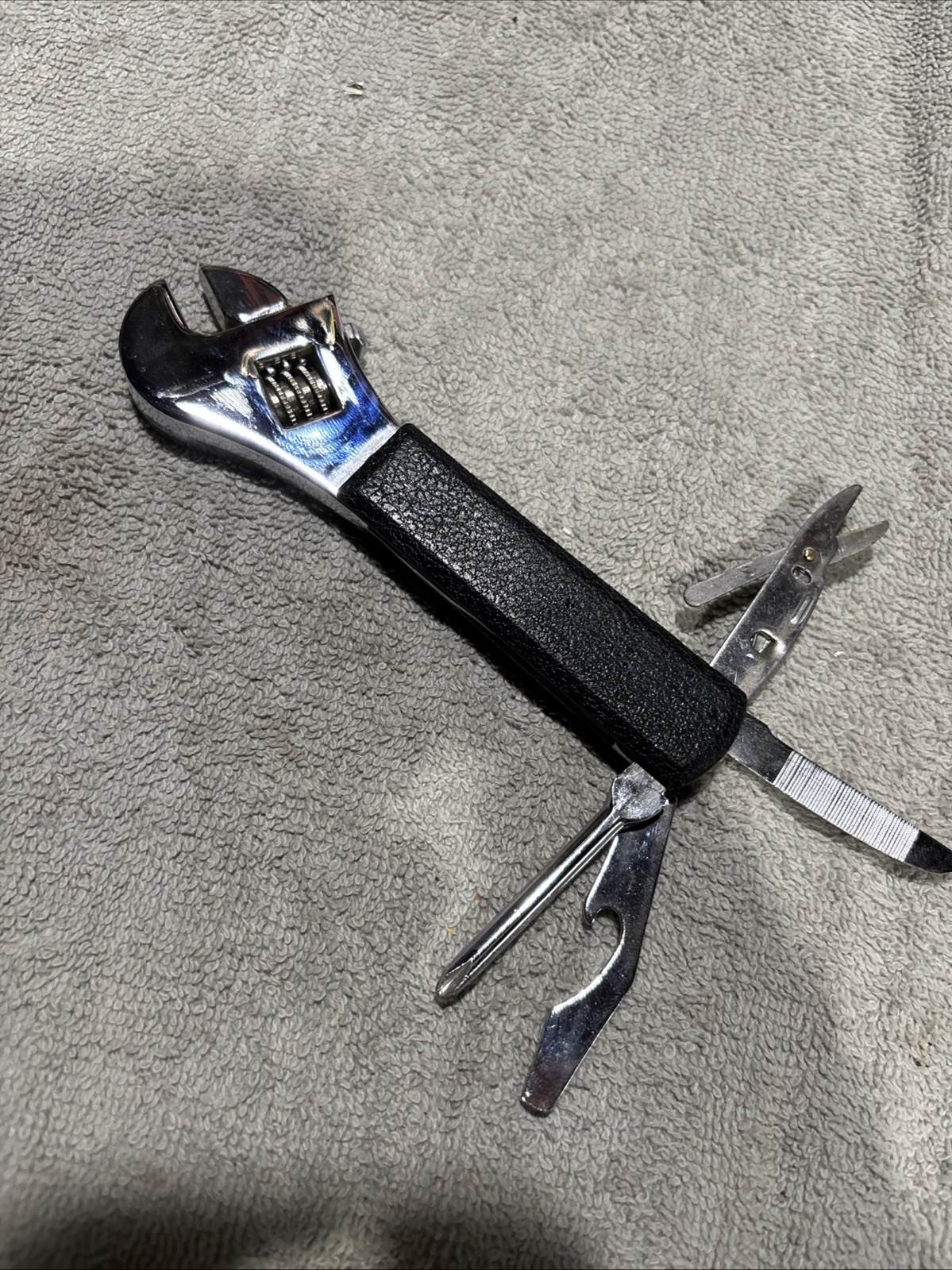 Adjustable Wrench Pliers Knife Jaw Screwdriver Foldable Survival Tool Set