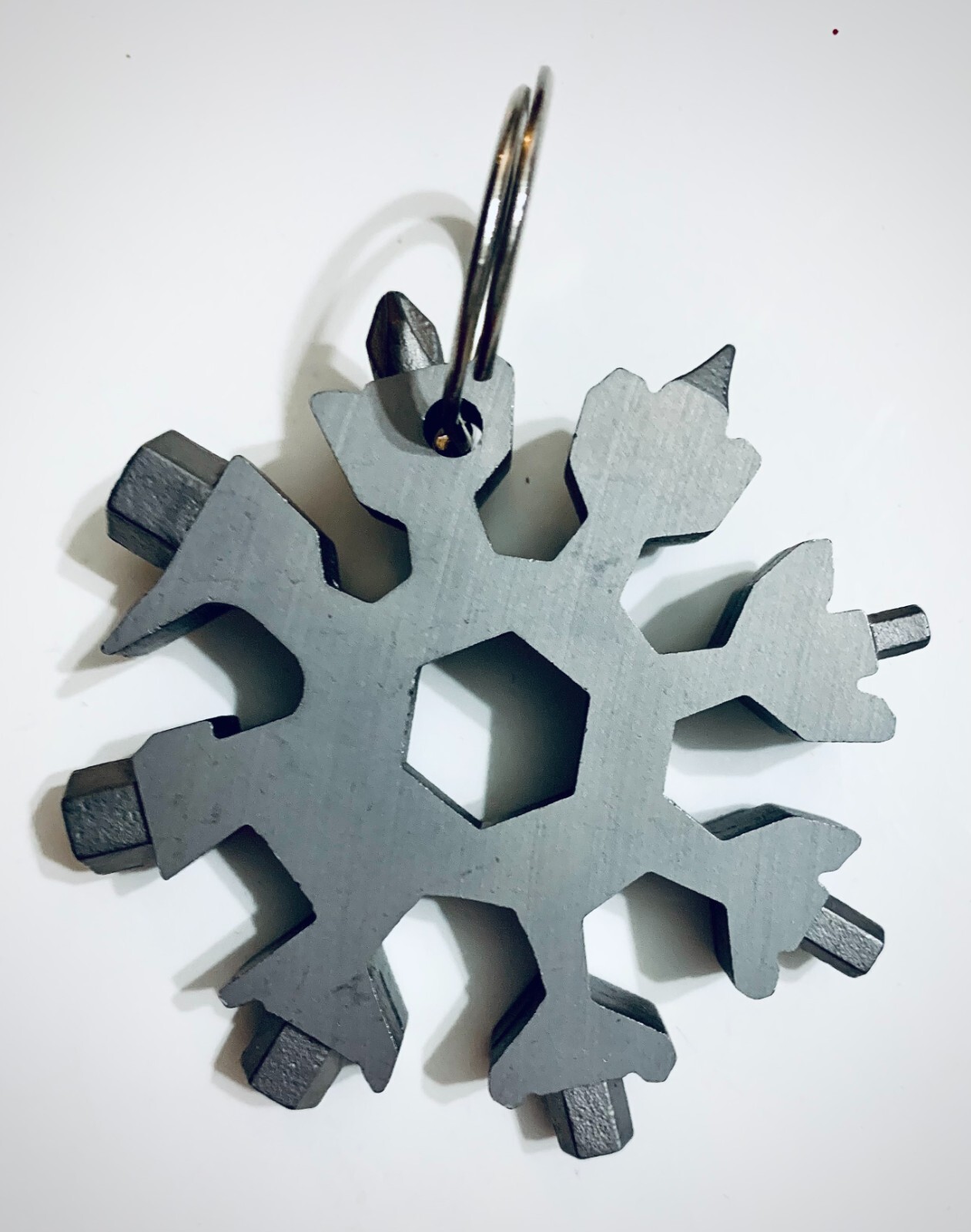 Amenitee Snowflake Multi-tool Key Ring – stainless steel, with drawstring bag