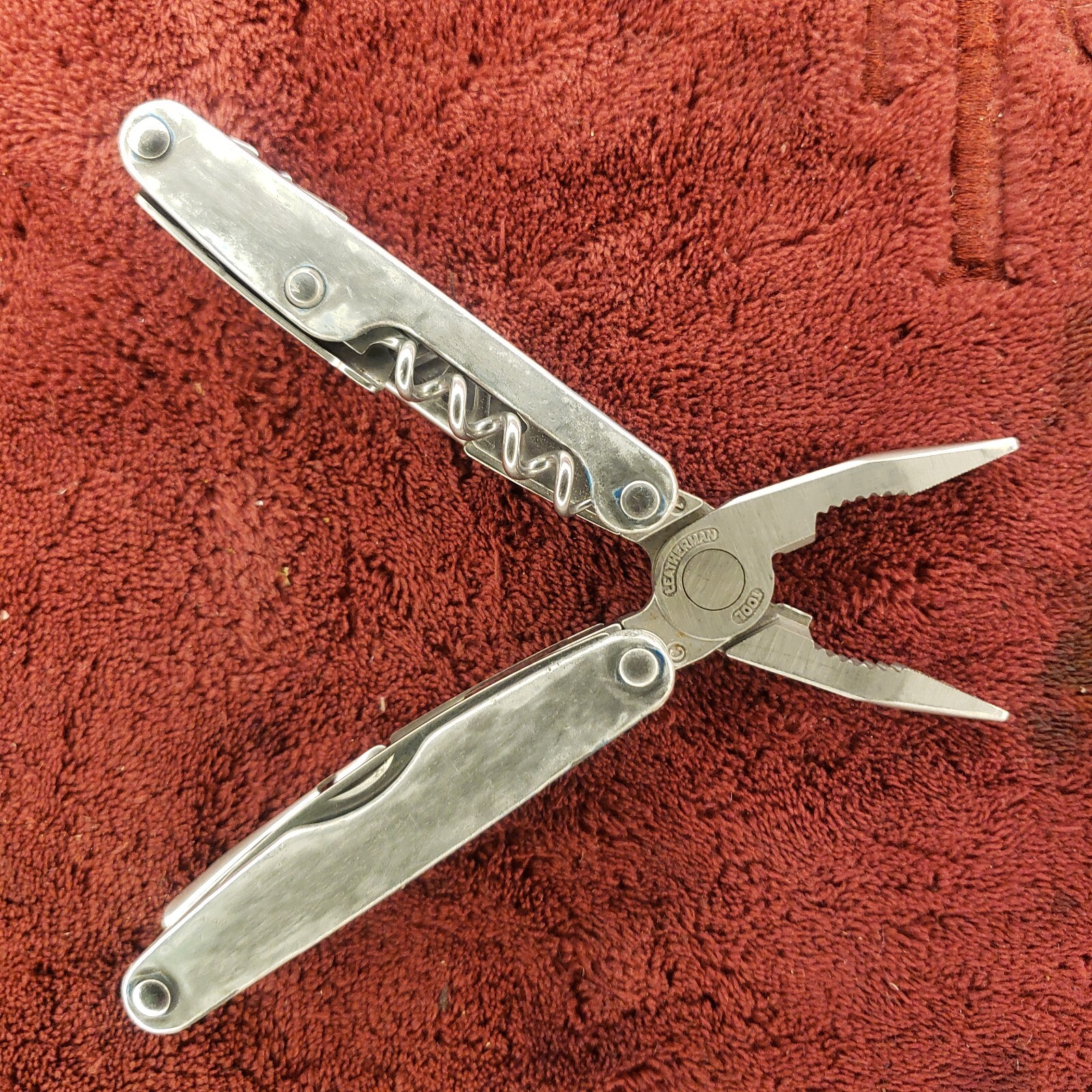Leatherman Juice CS4 Multi-Tool Stainless Pliers Multi Tool read