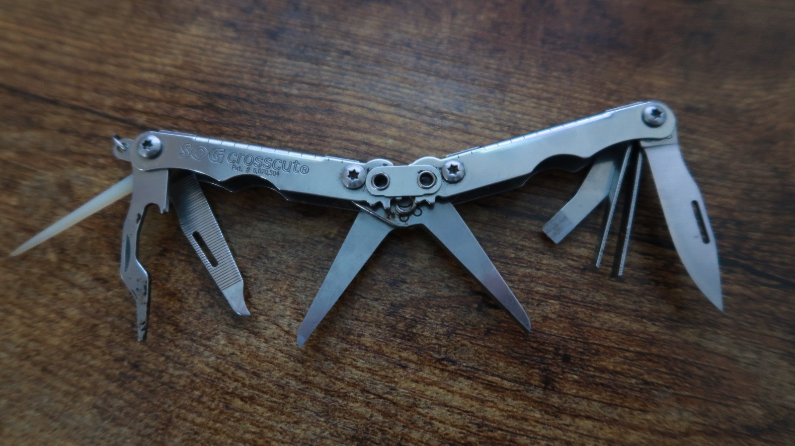 Sog Crosscut multi tool small