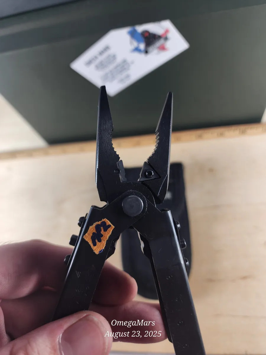 Gerber MP 600 Looks/feels brand new, w/sheath. #MP2 (MSRP 105)