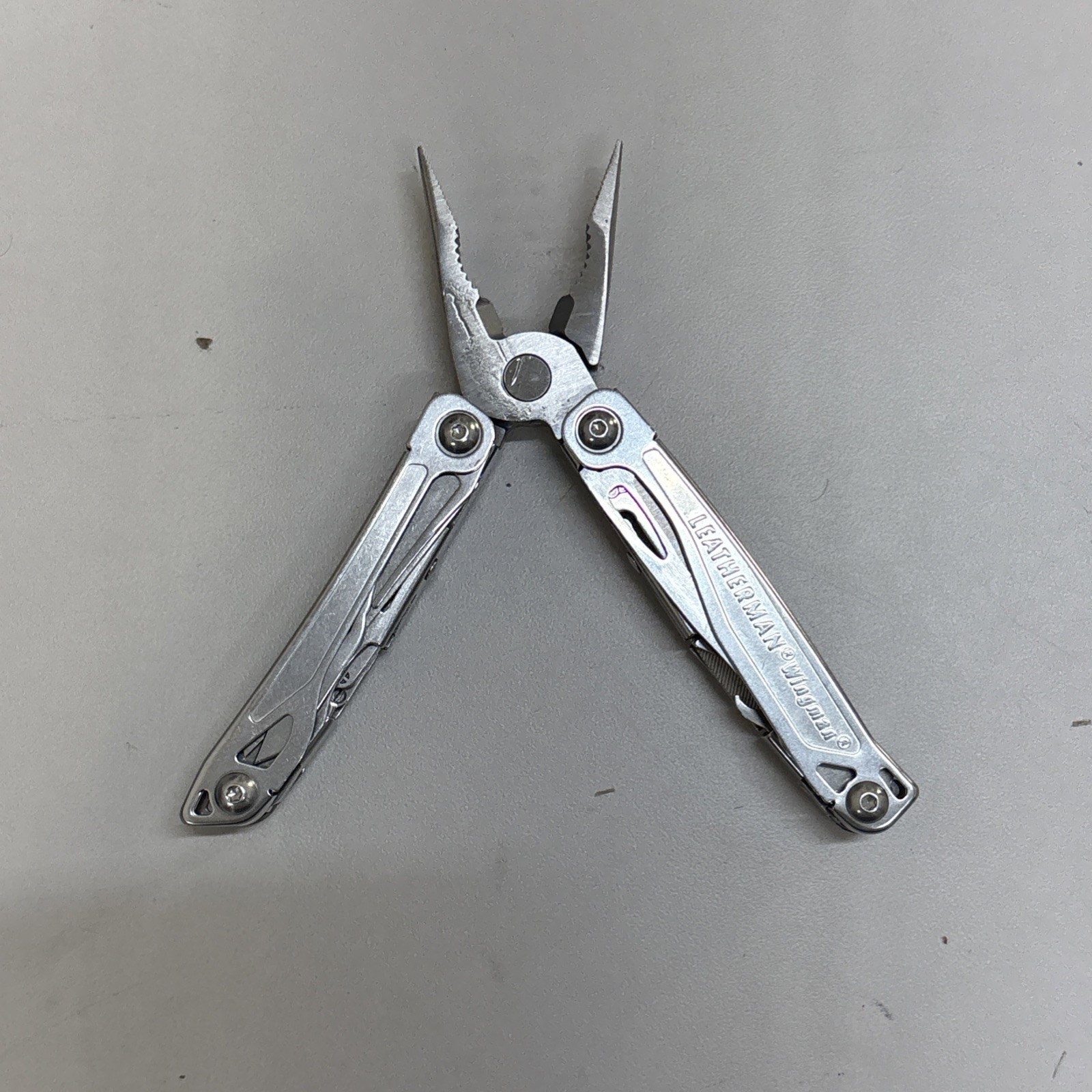 Leatherman Wingman Multitool with 14 tools Needle Nose pliers, wire cutter (038)