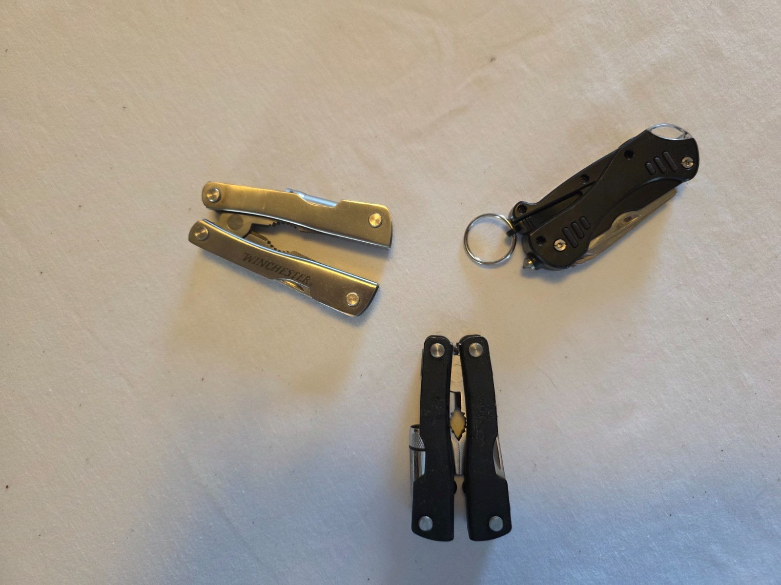 MT2601-028 – 3x Full-Size Multi-Tools w/ Flashlight + Case Free Shipping