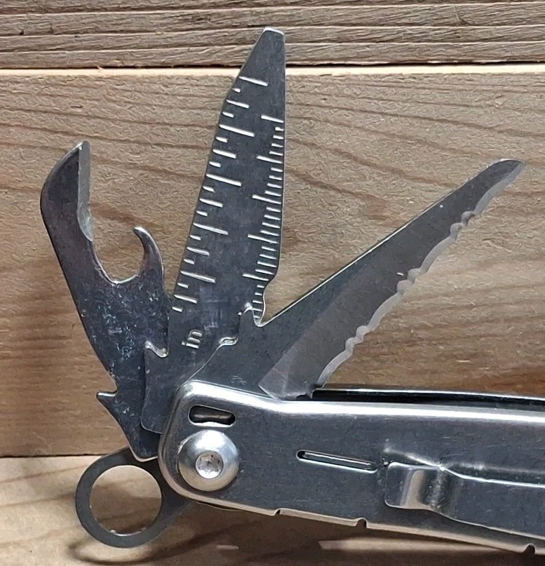 LEATHERMAN BOLSTER MULTI-TOOL EXCELLENT CONDITION SEE PICTURES FOR MORE DETAILS