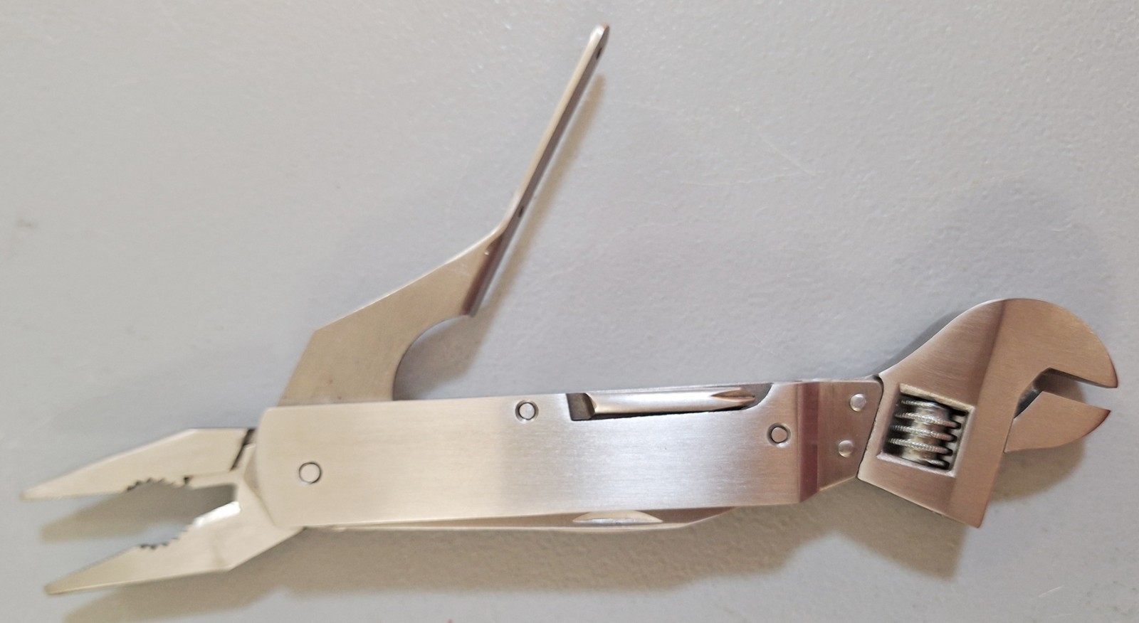 Barlow Multi-Tool: Knife, Crescent, Pliers, Screwdrivers, Saw, File, Wire Cutter