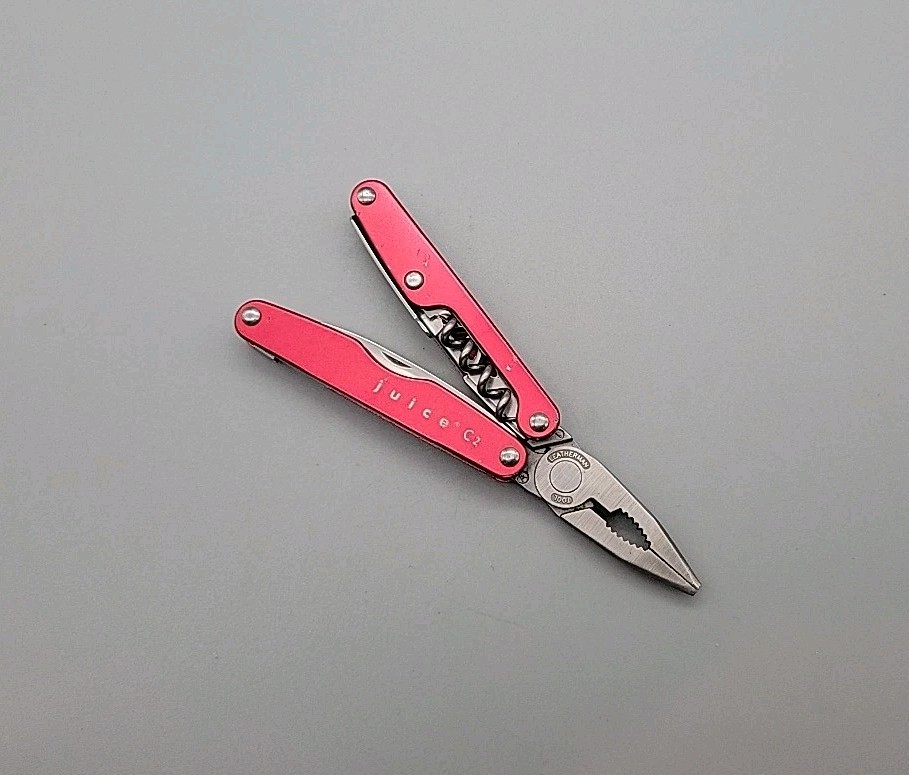 Leatherman JUICE C2 Multitool – Dated 1204 – Red – Knife, Pliers *Retired*