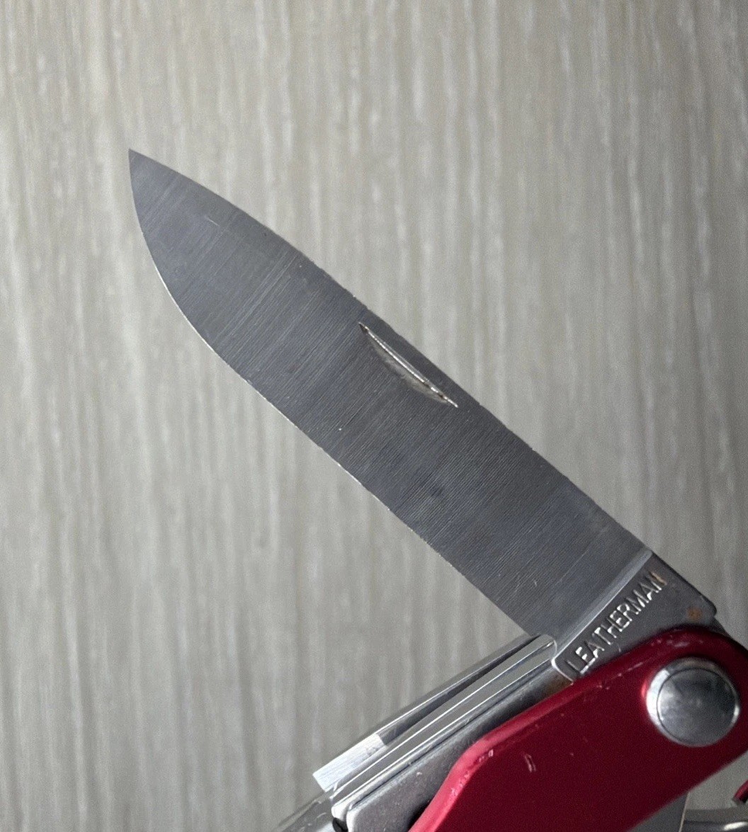 Leatherman Squirt S4 MultiTool Scissors Knife File Drivers Tweezers Red Metallic