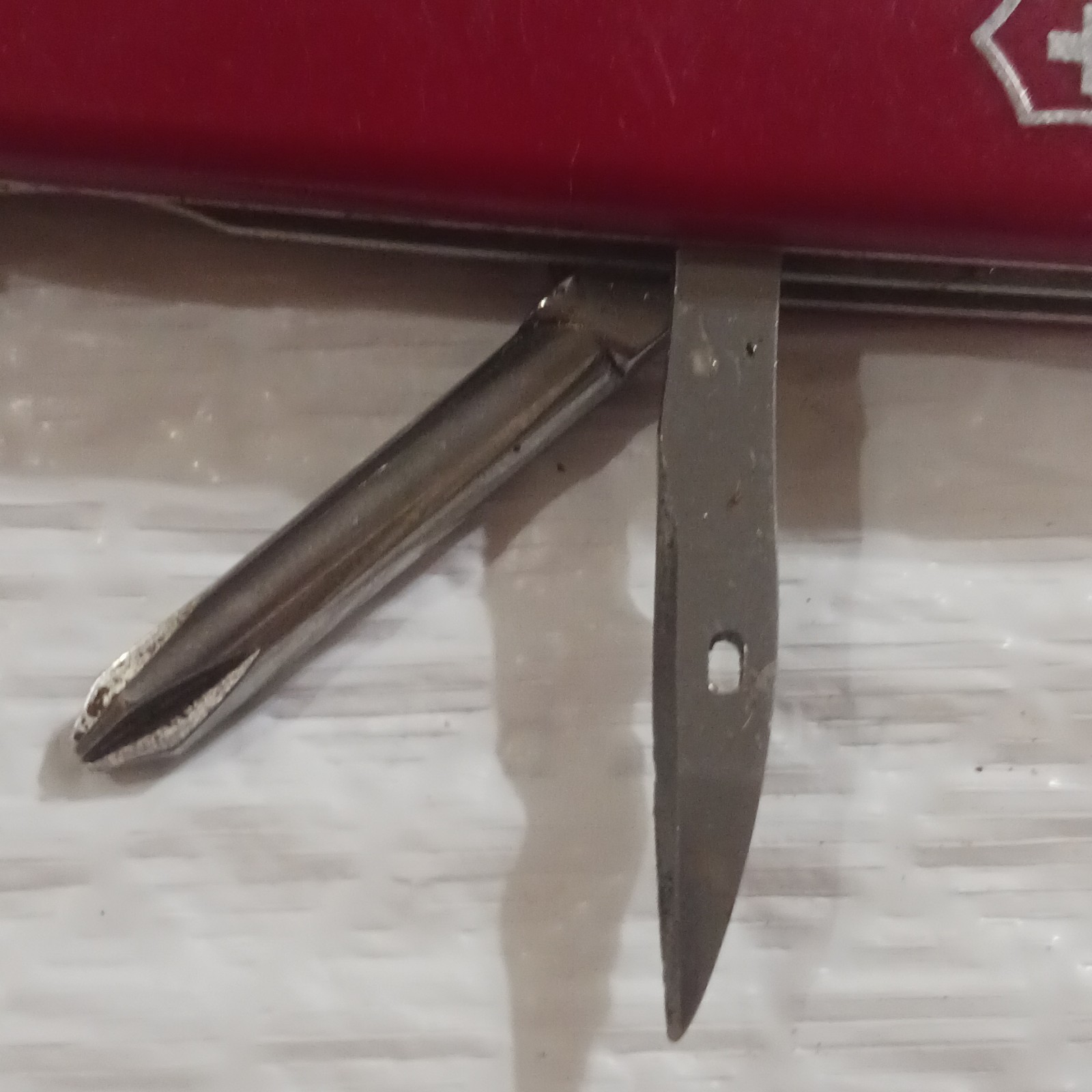 Victorinox Classic SD Swiss Army Multi-Tool Red 6-Tool Keyring 2in Blade