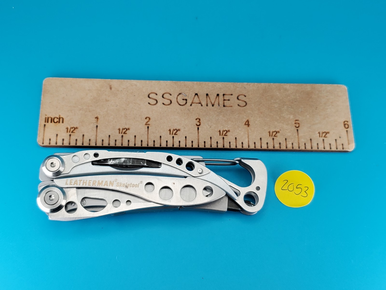 LEATHERMAN Skeletool Multi Tool – Combo Edge Blade Knife Pliers Carabiner!!!
