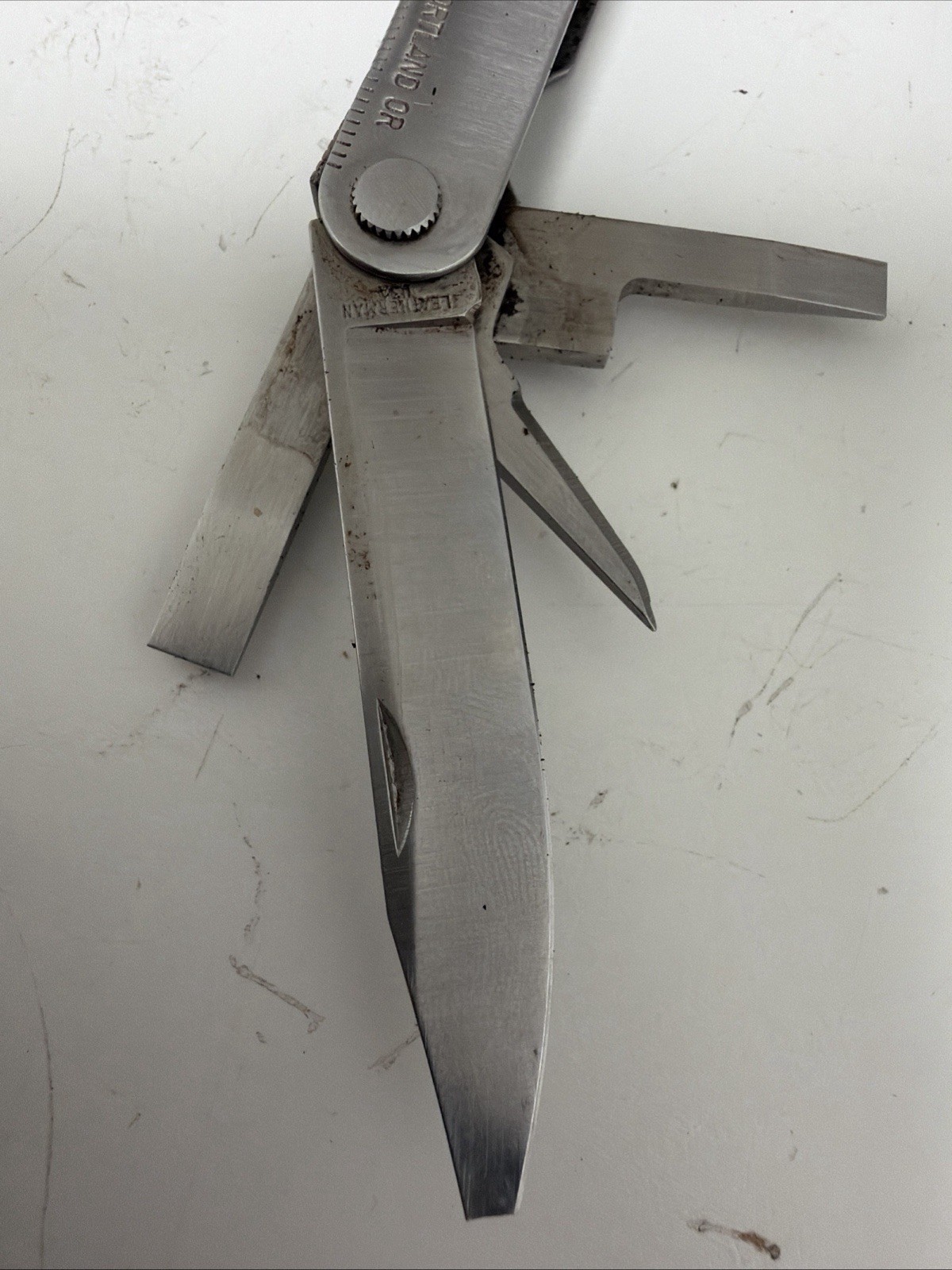 Leatherman Multi Tool With Leather Case VTG U.S.A. PST #1325473 *damaged blade