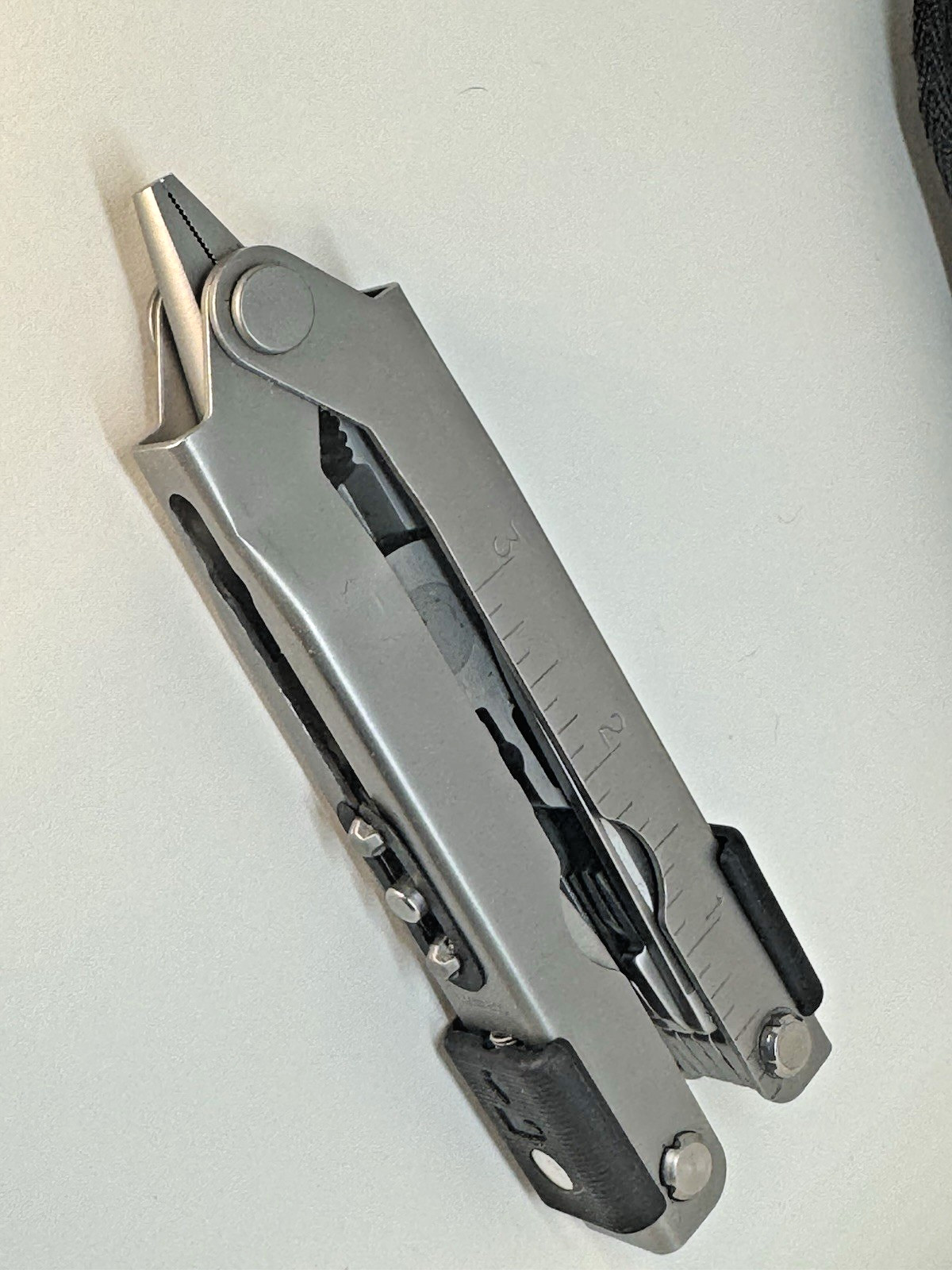 Excellent Gerber Legendary Blades Multi Tool In Nylon Belt Pouch Simonds USA