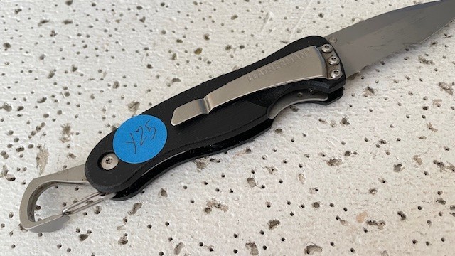 Leatherman Knife C33LX Combo Blade Folding Pocket Knife Linerlock Black Handle –