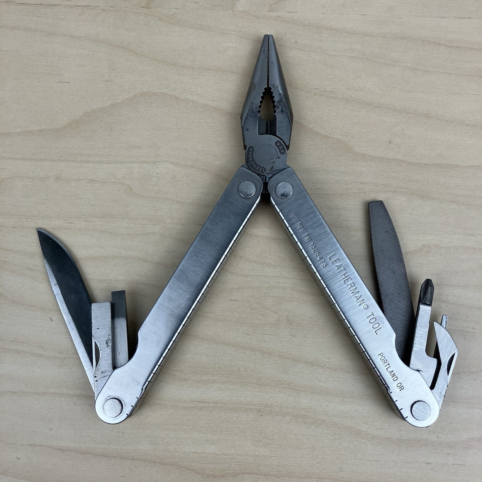 Retired 1995 Leatherman Multi-Tool US Reg TM 1325473 Portland OR w/ Leather Case