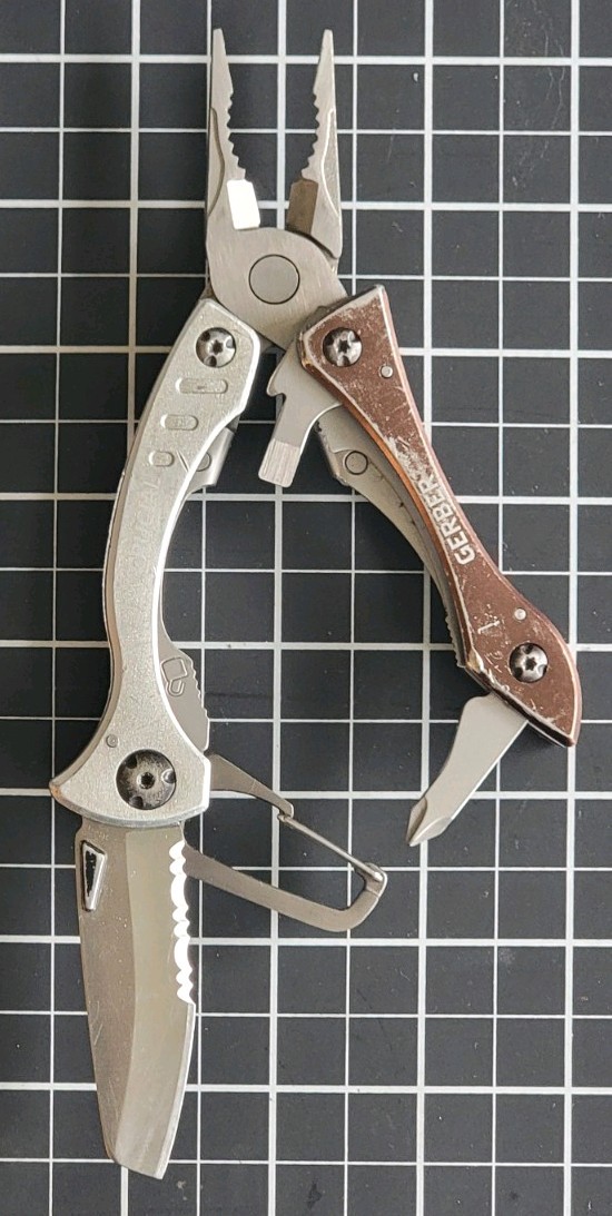 Gerber (3x) CRUCIAL Multi-Tools (1x Green, 2x Brown)