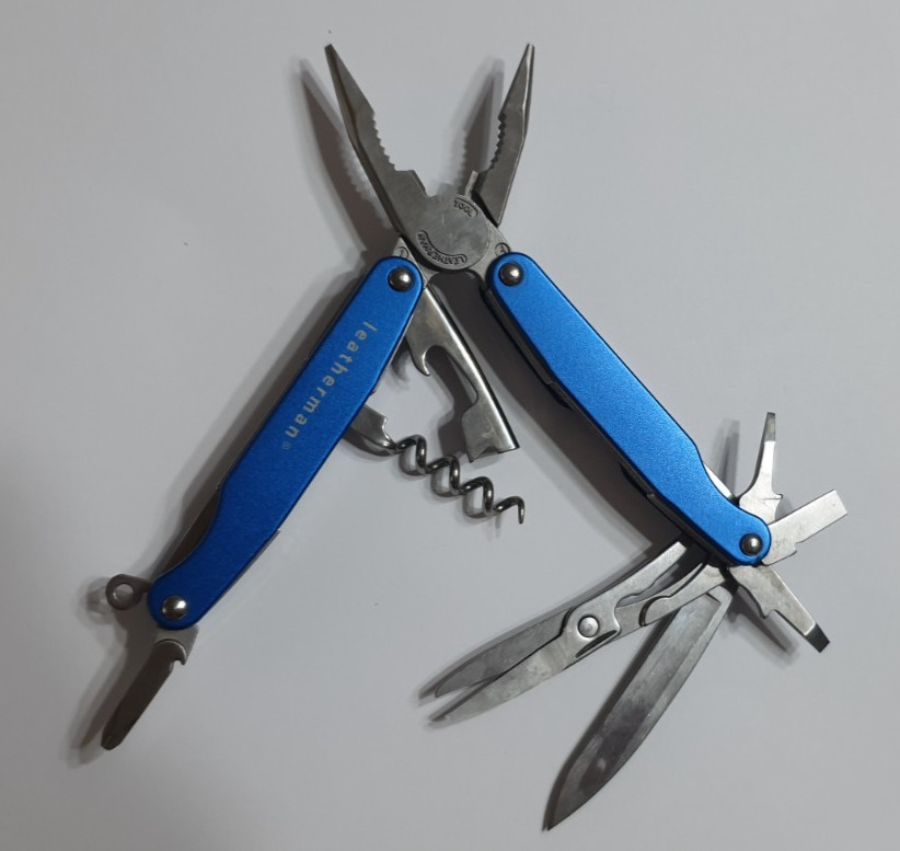 🔥 Leatherman Multi Tool Juice SC2 Blue Retired Walmart Rare Nice Condition