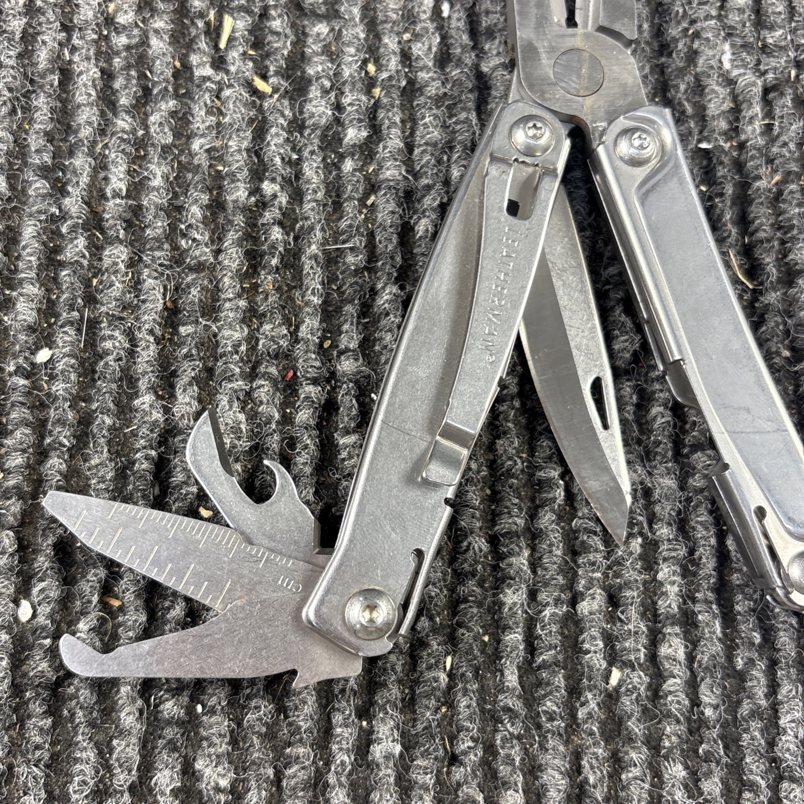 Leatherman Rev 3.8″ Multi-Tool, Stainless! USED (042)