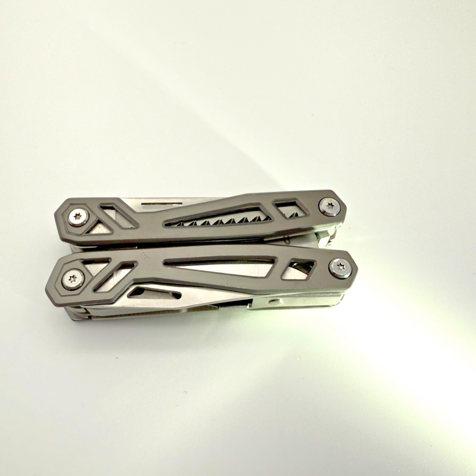 WETOLS Multi-Tool Pocket Knife – 12-in-1 Stainless Steel – Great Condition