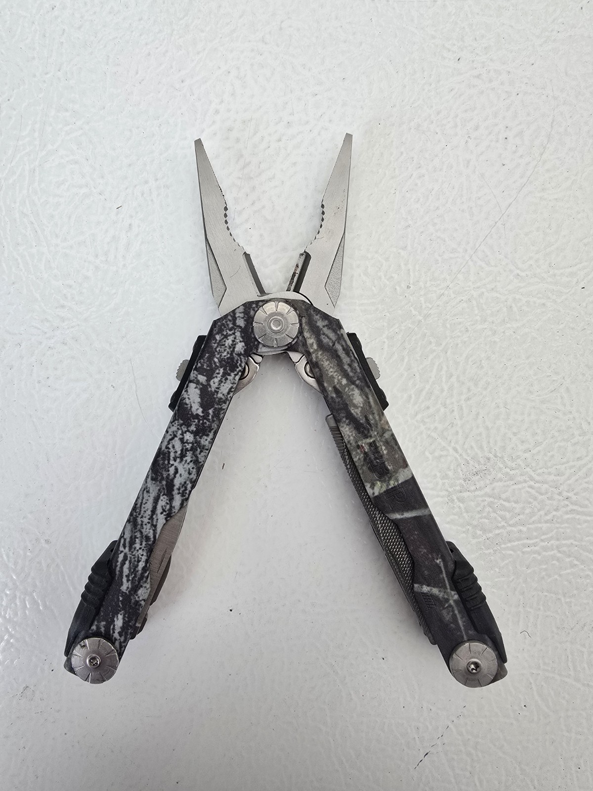 Gerber Diesel Camo Multi-Plier Multi Tool Needle Nose w/ Gerber Sheath