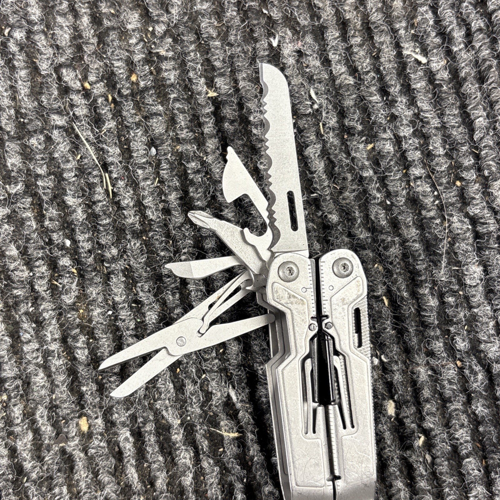 SOG POWER PINT MULTI TOOL PLIERS KNIFE SMALL (408)
