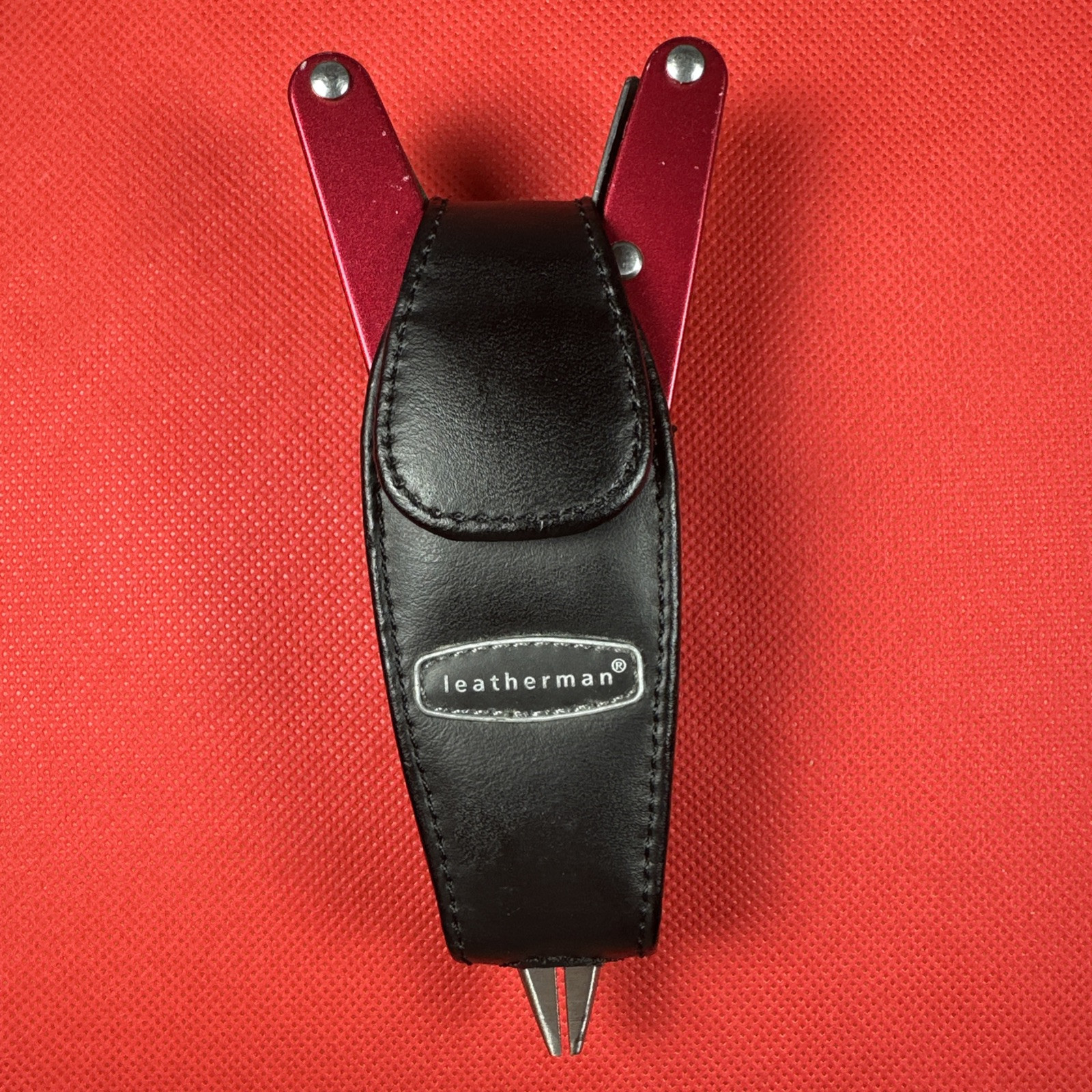 Retired Red Gen 1 Pat pending Leatherman Juice C2 Multitool + pouch.