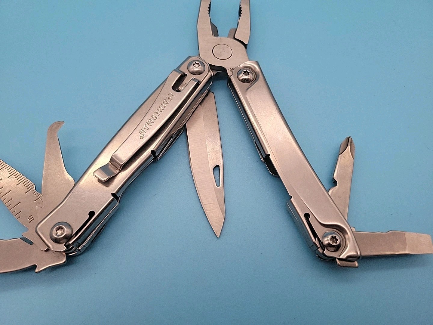 Leatherman Rev Multi-Tool – Pliers, Knife, Screwdrivers, Can Opener, File