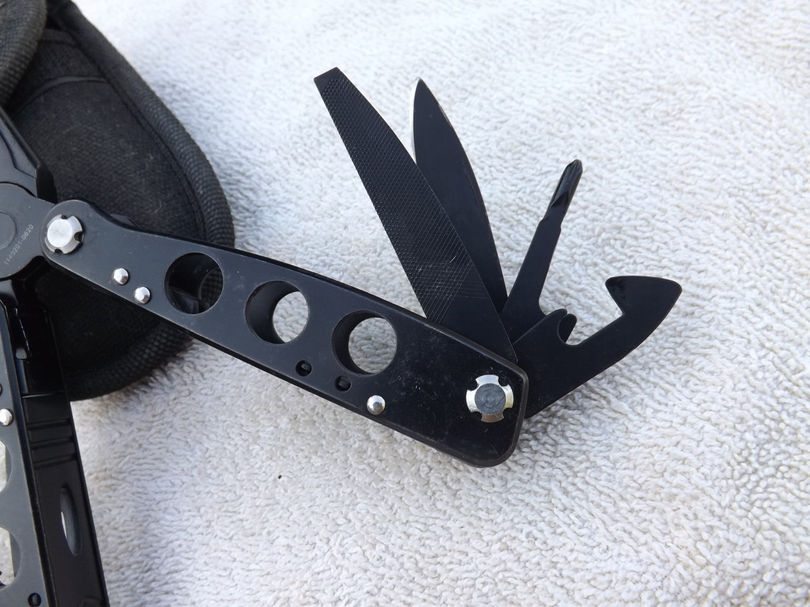 SMITH & WESSON 15 Function Multi-Tool Black LIGHTLY USED N SHEATH CASE NICE