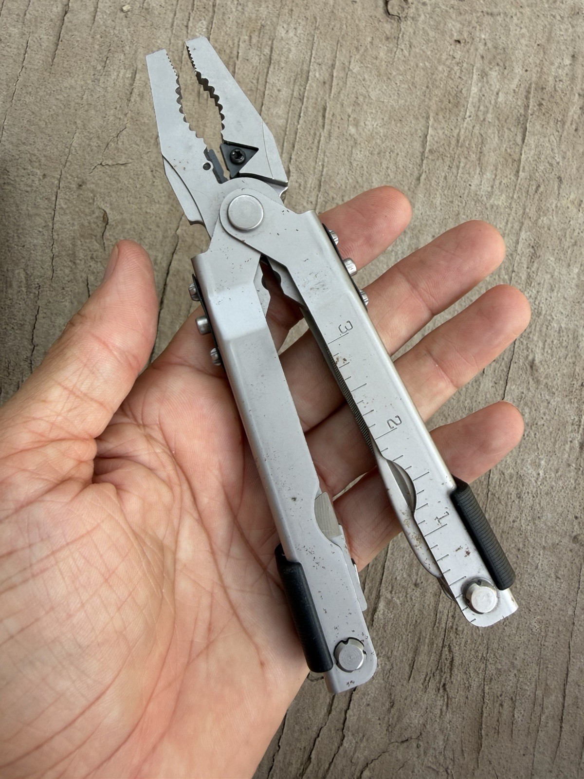 GERBER MP600 BLUNT NOSE SILVER MULTITOOL W/ACU SHEATH, EXCELLENT OVERALL